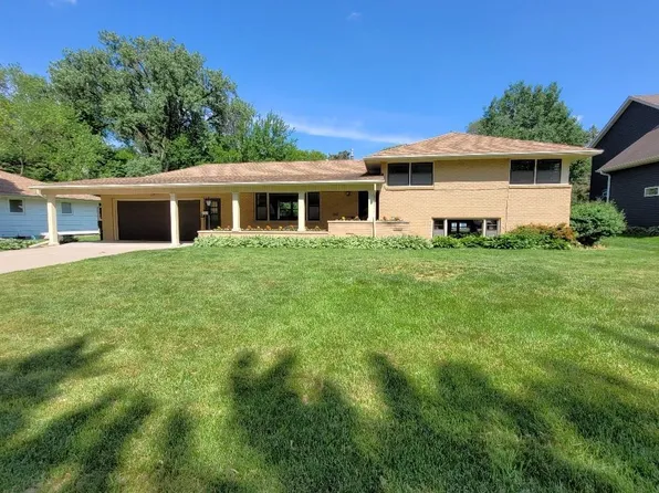 3511 Roosevelt St NE, Saint Anthony, MN 55418