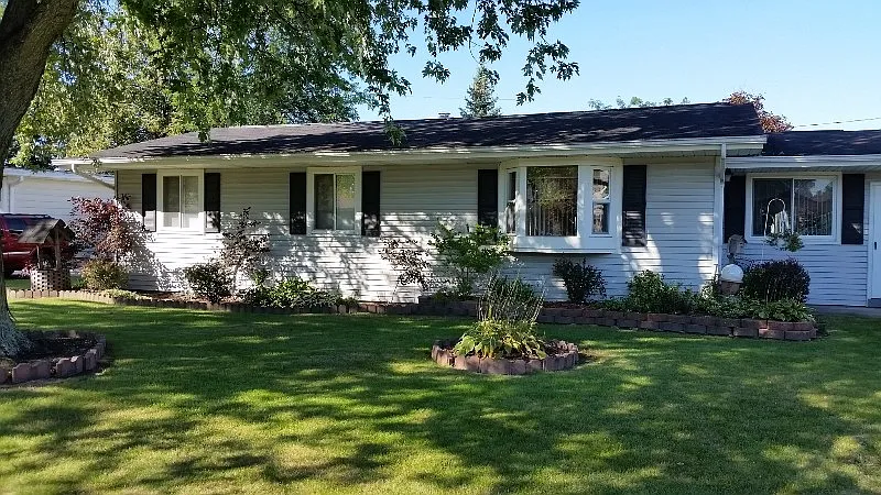 629 Spengler Dr photo 1