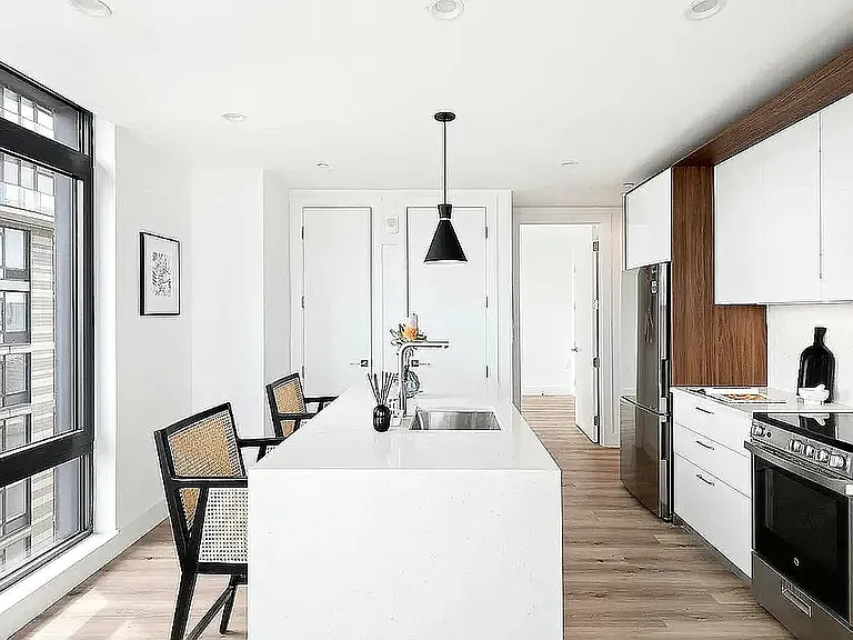 228 E 135th St #902 — Photo 3