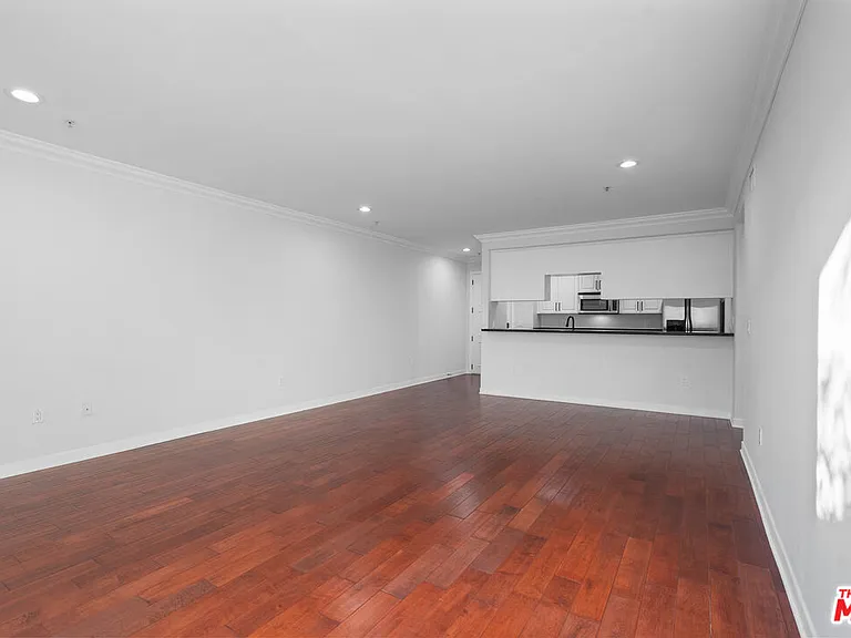1401 S Saint Andrews Pl #201 — Photo 9