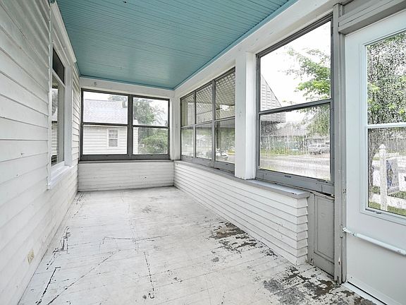 3rd image of 618 Sioux St