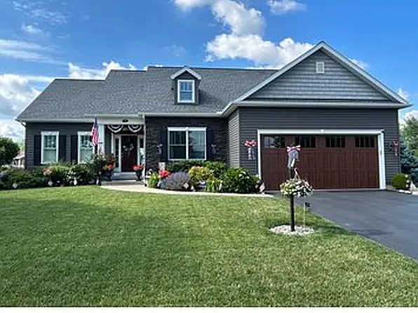 74 Jackson St, Akron, NY 14001