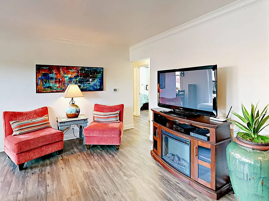 2458 Santa Ana Avenue — Photo 4