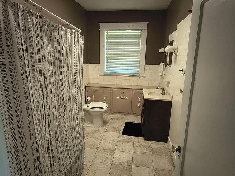 Lakeshore Dr — Photo 28