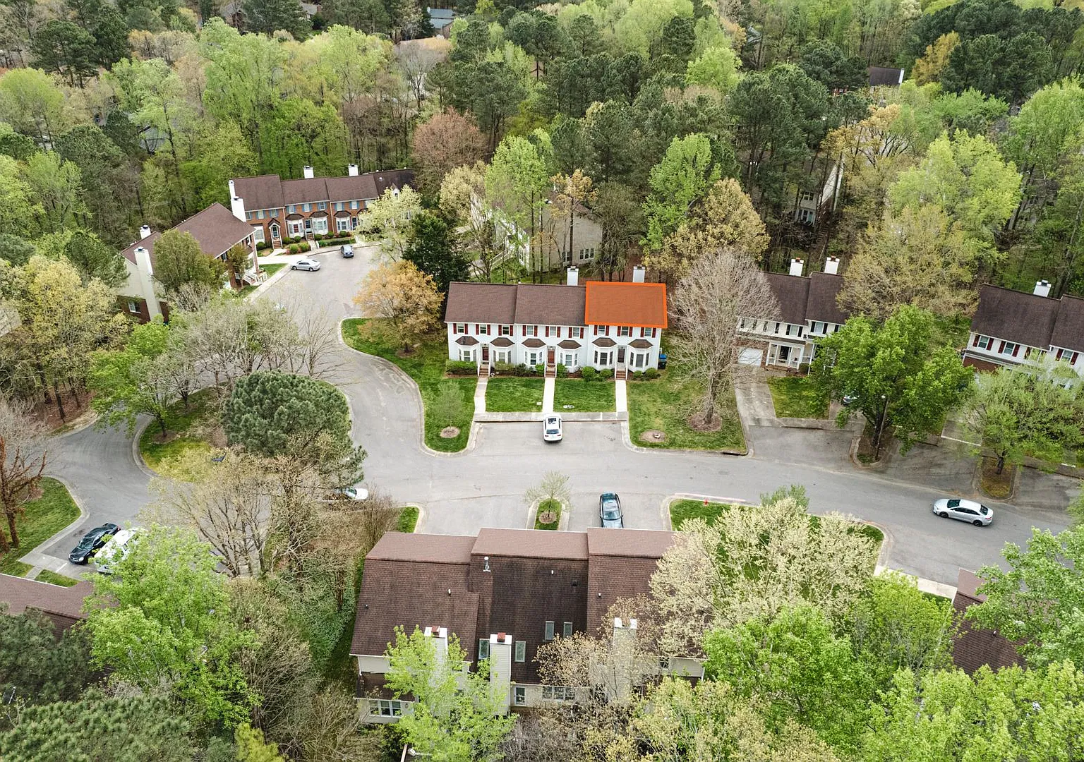 End Unit Townhome in Woodcroft's Revere's Run — Photo 2