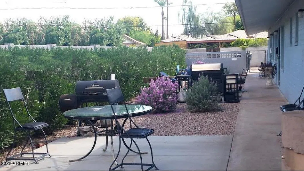 2 bed, 1000 sqft, $1,800 — Photo 1