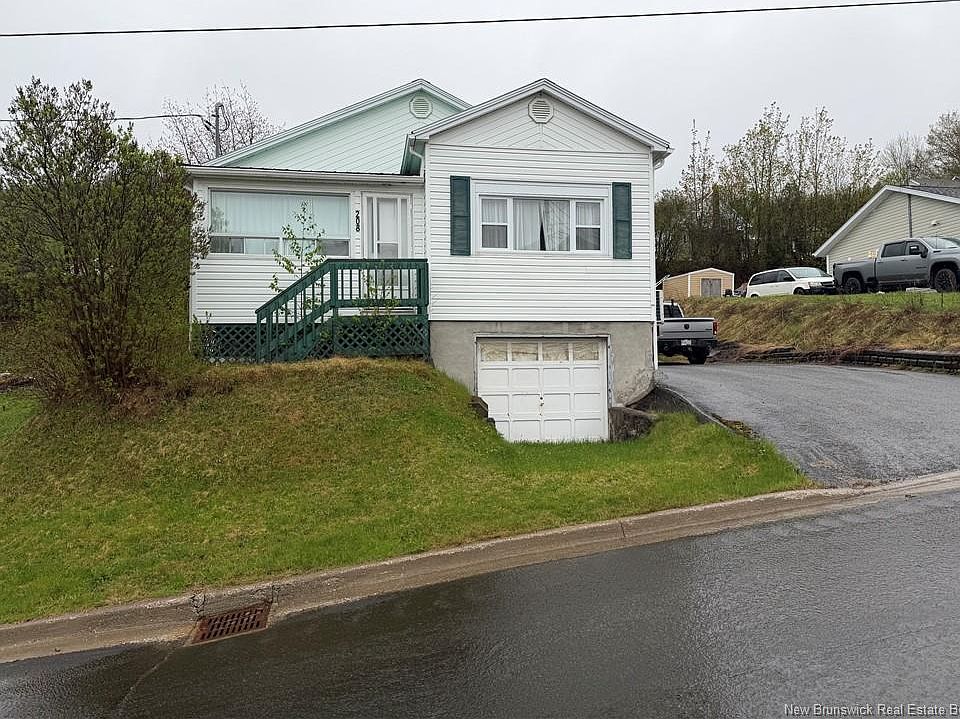 1st image of 208 Ferguson St