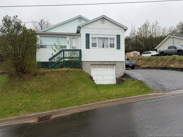 208 Ferguson St, Atholville, NB E3N 4P4