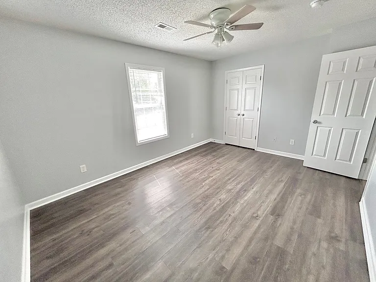620 E Davis St — Photo 11