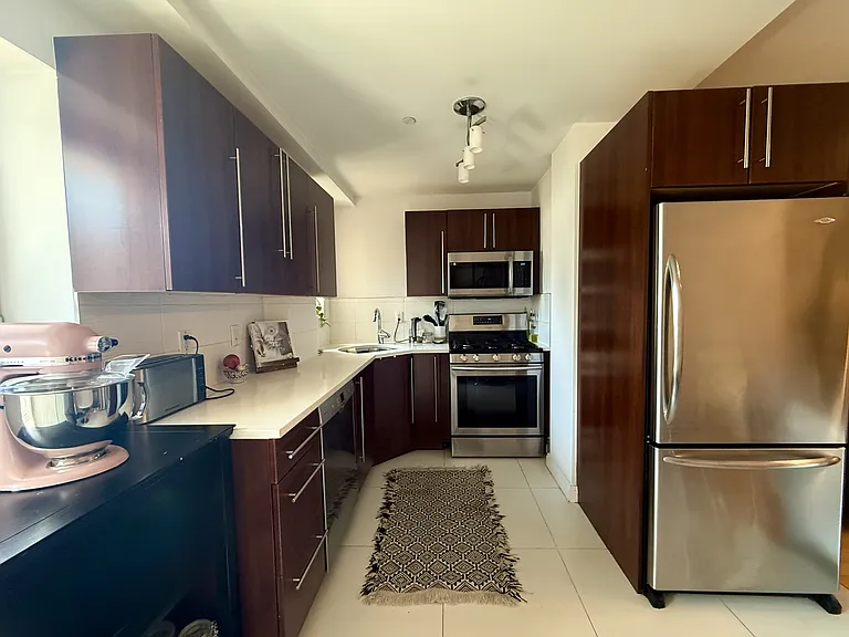 302 2nd St #5G — Photo 5