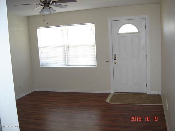 4th image of 225 W Towne Pl #225