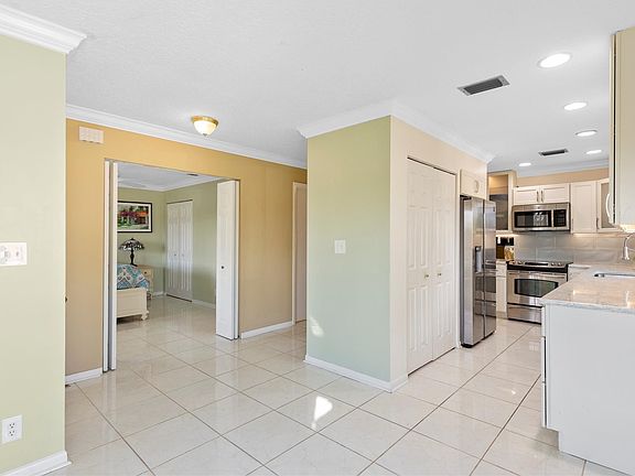 5th image of 5749 Phoenix Palm Court #D