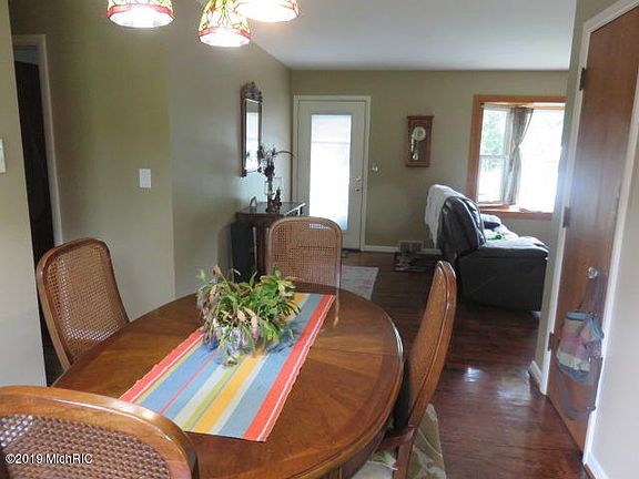 2nd image of 4035 Coit Ave NE