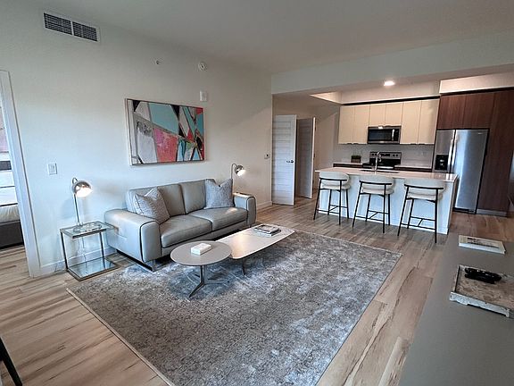5th image of 415 SW 14th Ct #B1