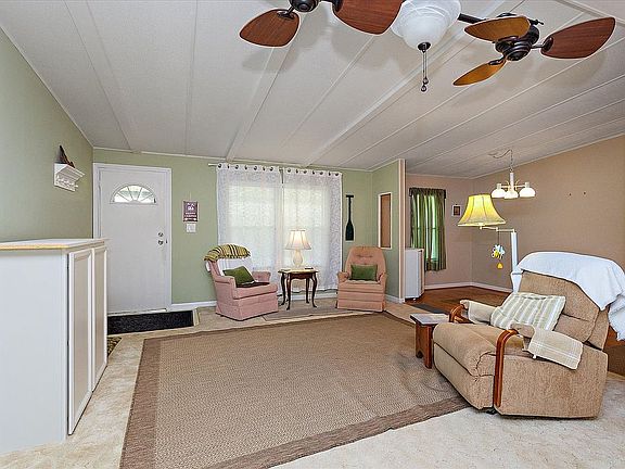 4th image of 16530 Avenida Del Lago