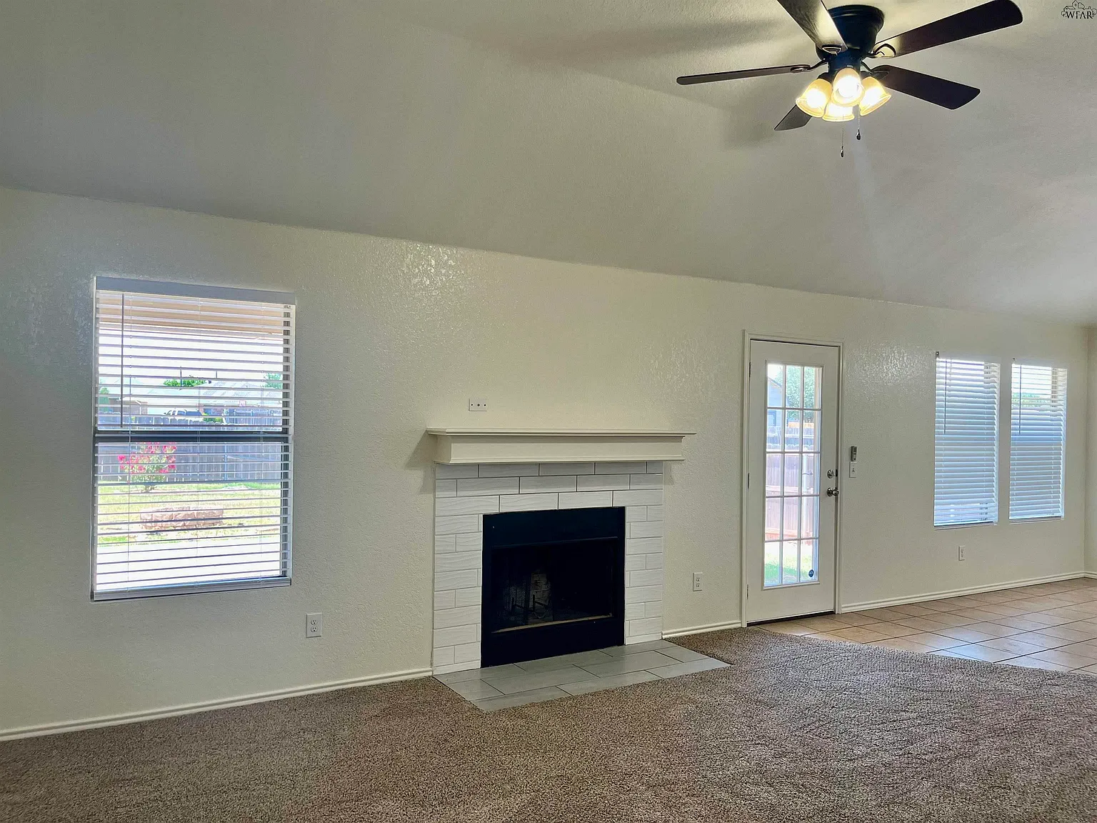 3 bed, 2.0 bath, 1460 sqft, $2,200 — Photo 4