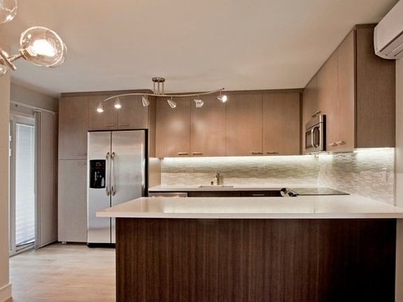 4th image of 136 Bronwood Ave