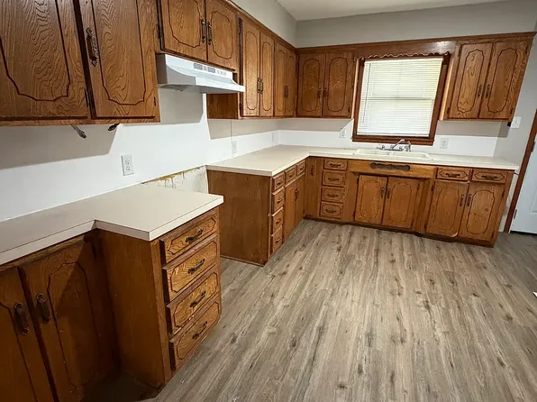 1211 SW 24th St, Lawton, OK 73505
