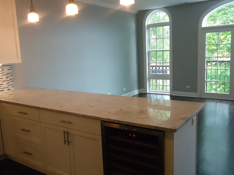 3342 N Southport Ave — Photo 8