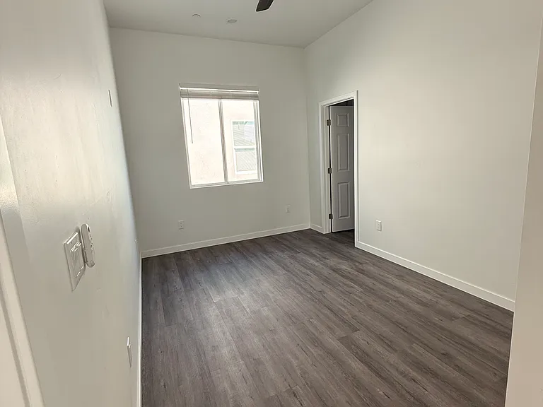 1831 N Ave — Photo 2