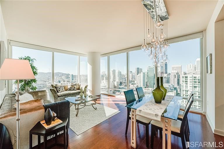 1st image of 425 1st St #2606