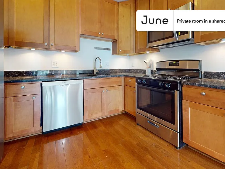1337 Girard St NW #A — Photo 7