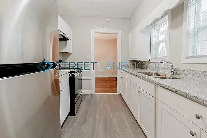 3 bed, 1.0 bath, 1232 sqft, $1,125 — Photo 2