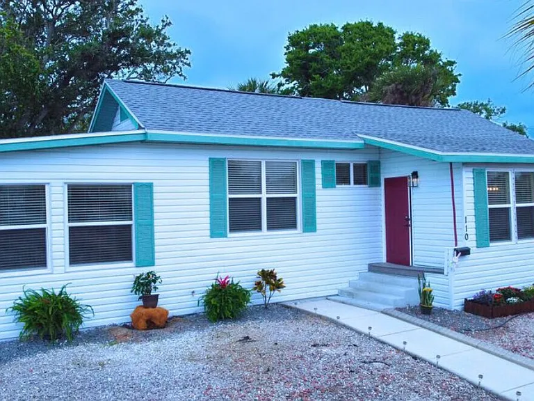 110 S Hollywood Ave — Photo 1