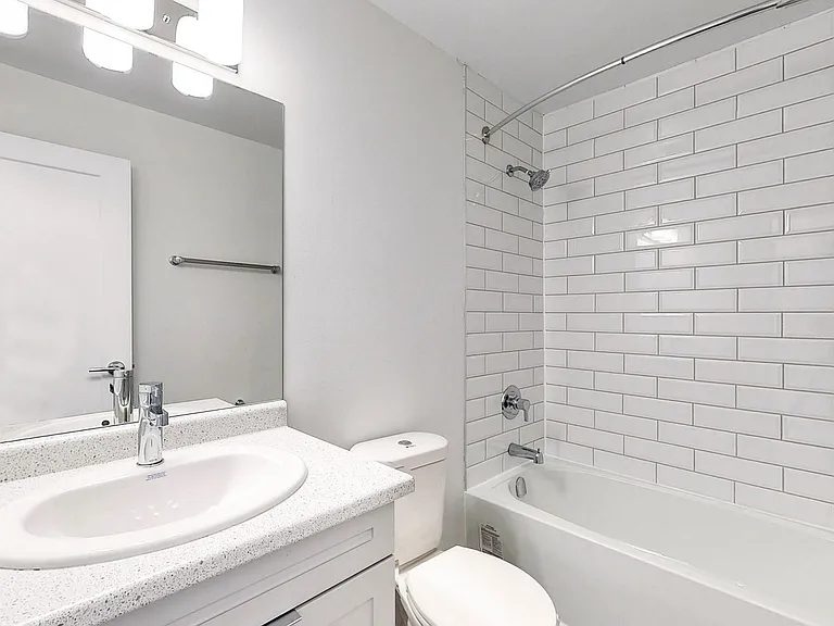 746 Fanshawe Park Rd E — Photo 6