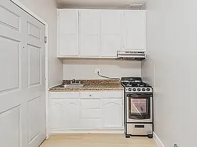 2 bed, 1.0 bath, 750 sqft, $1,750 — Photo 2