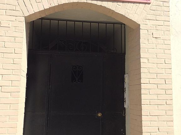 2nd image of 1135 Lombard St #3F