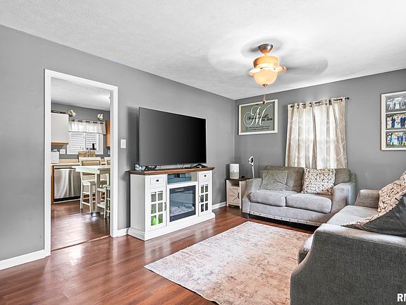 5th image of 446 W Lake Shore Dr