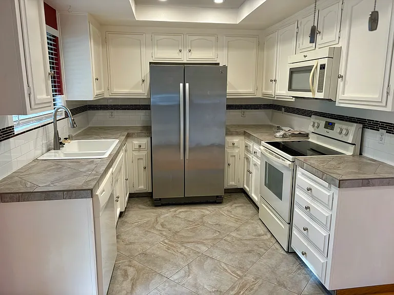 1055 Meadow Way — Photo 5