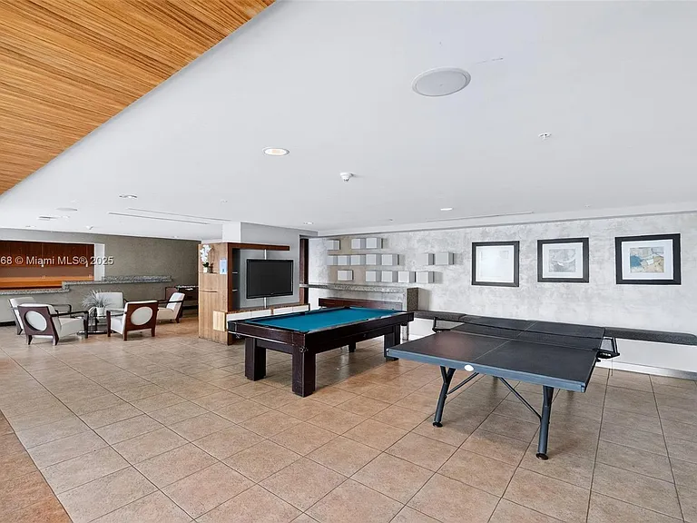 60 SW 13th St #15 — Photo 17