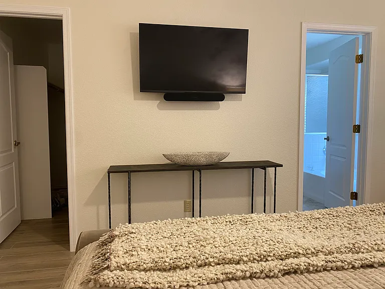 2460 W Catalpa Rd — Photo 30