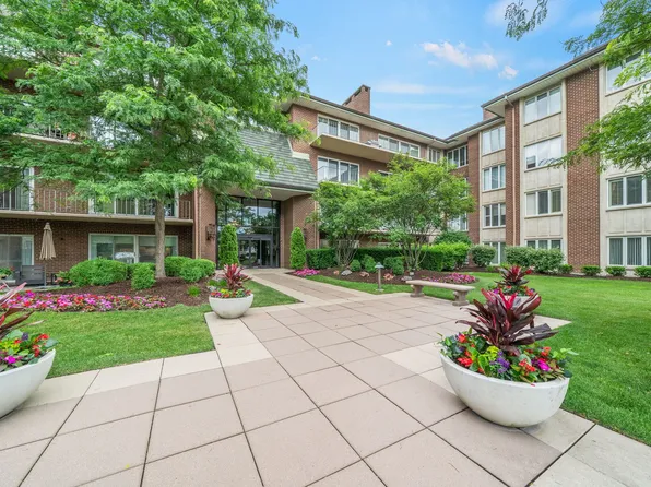 5 Oak Brook Club Dr APT P1n, Oak Brook, IL 60523