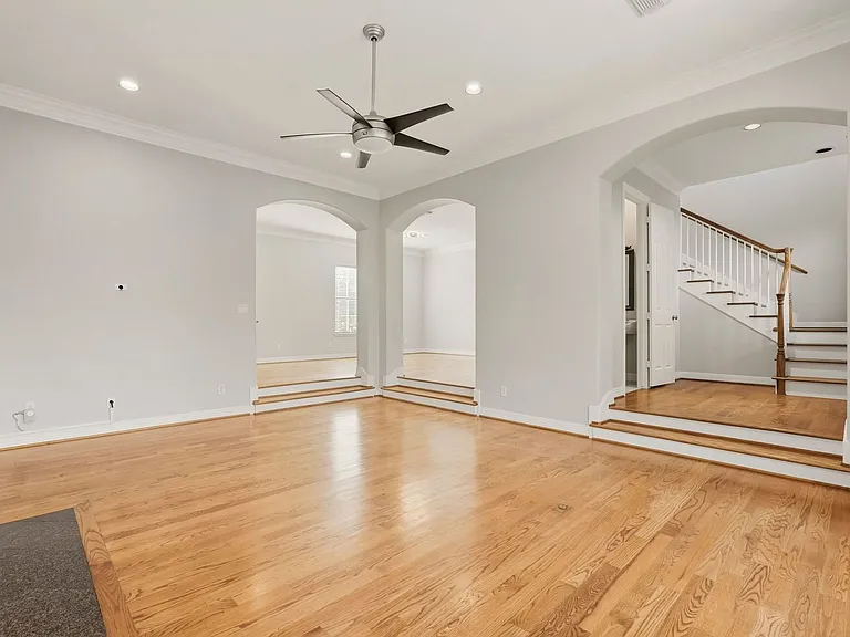 822 Stuart St — Photo 16