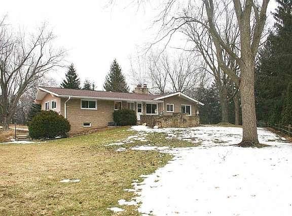 4th image of W226N301 Lexington Dr