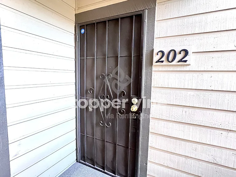 499 Wright St #202 — Photo 2