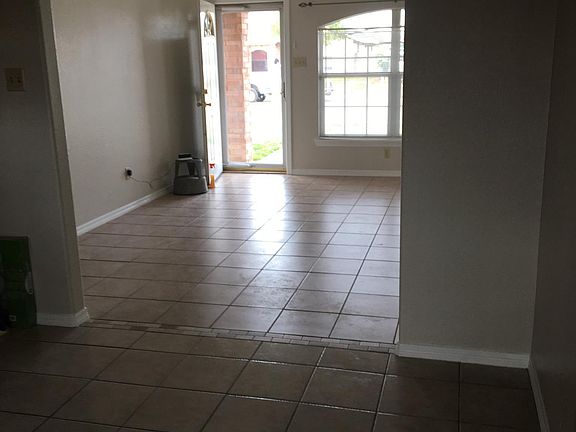 4th image of 221 Candy Dr
