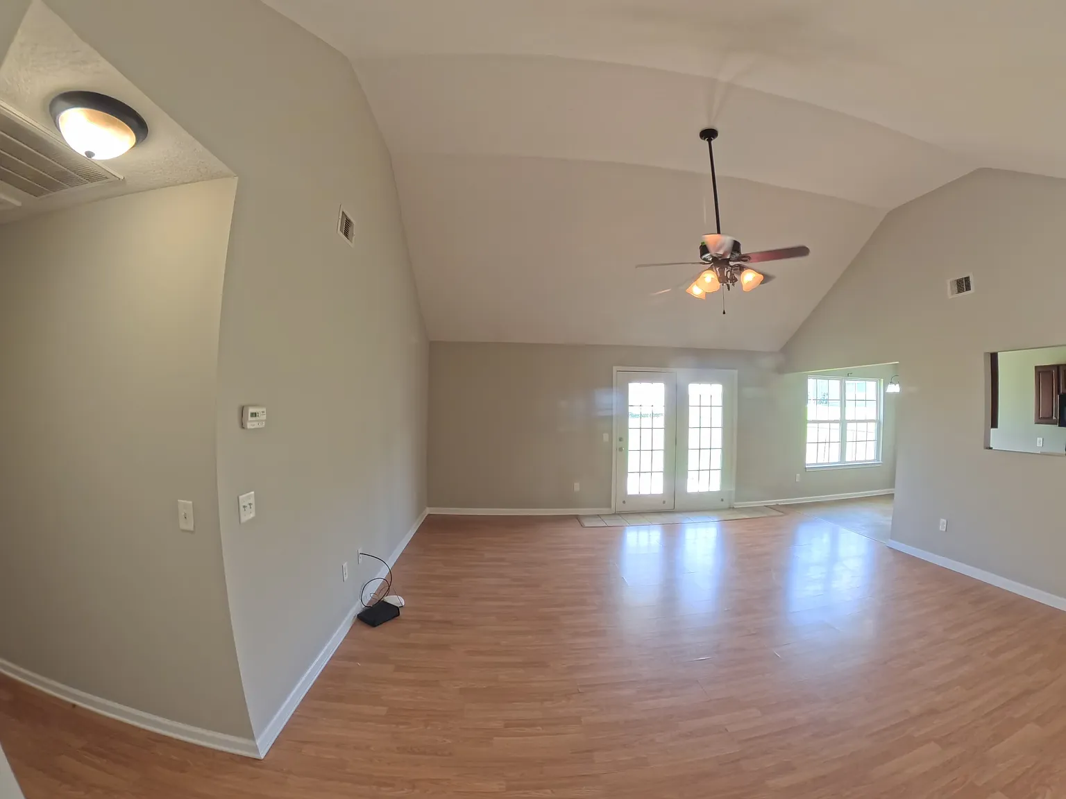3 bed, 1418 sqft, $1,650 — Photo 3