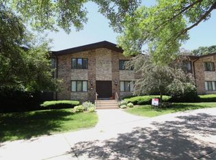 1640 Royal Oak Rd APT 3, Darien, IL 60561