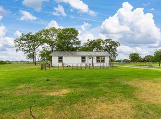 28060 Walker Rd, Hempstead, TX 77445