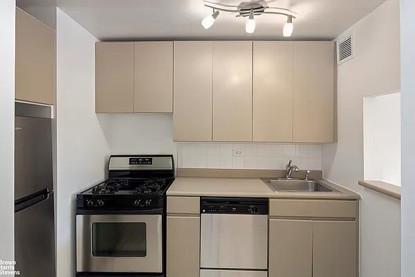 Rented by Brown Harris Stevens | media 3