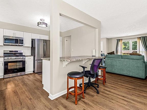 4th image of 3926 Dalhouise Ln