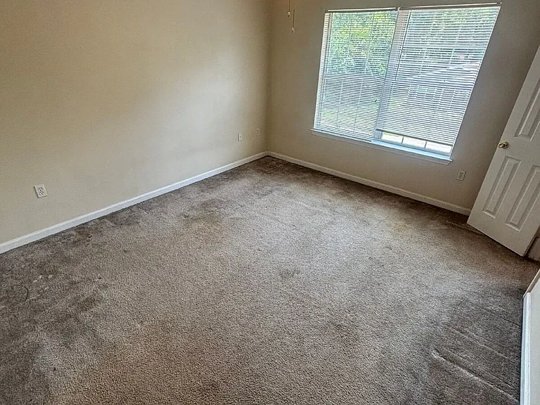 1552 Devoe St — Photo 5