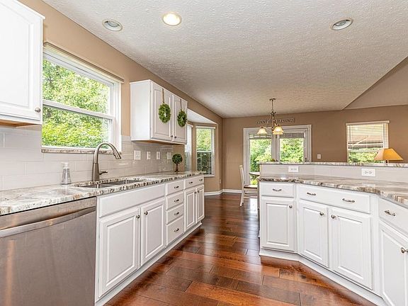 5th image of 6623 Westbury Dr