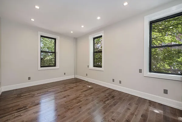 Rented by Nooklyn NYC LLC | media 16
