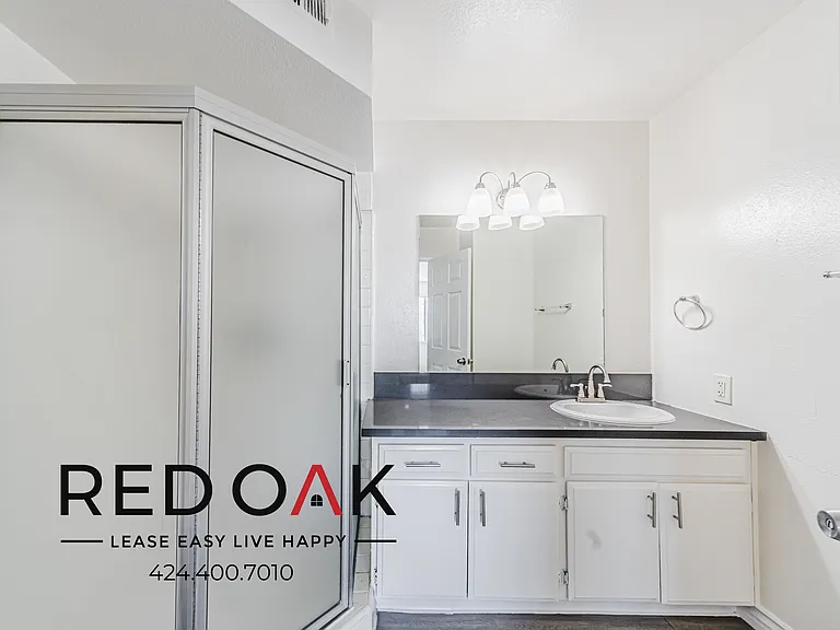 11701 Oxnard St #4 — Photo 15
