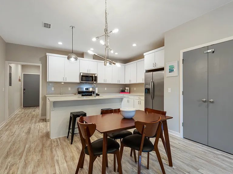 823 N Bronough St — Photo 8